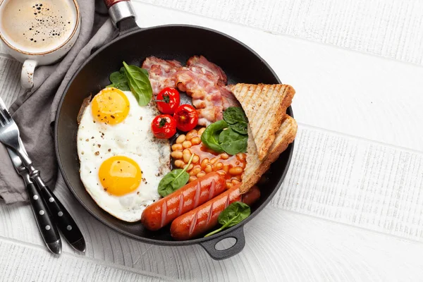 Englisches Frühstück Mit Spiegeleiern Bohnen Speck Und Würstchen Draufsicht Flach — Stockfoto