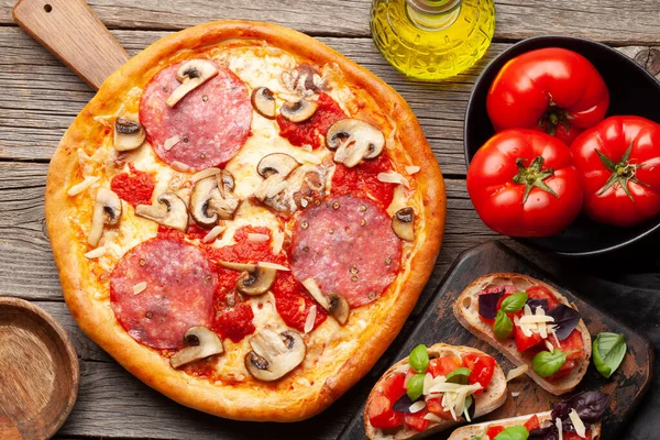 Italian Cuisine Pepperoni Pizza Tomatoes Antipasto Toasts Flat Lay Wooden — Stock Photo, Image