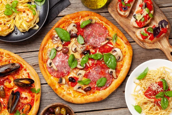 Italian Cuisine Pasta Pizza Olives Antipasto Toasts Flat Lay — Stock Photo, Image