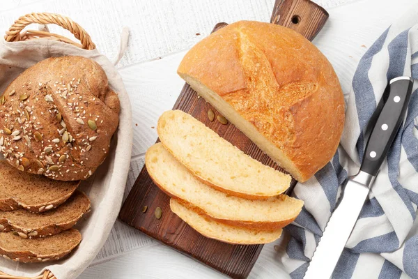 Zelfgebakken Brood Houten Tafel Vlakke Plaat — Stockfoto