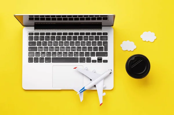 Travel Online Booking Concept Laptop Airplane Yellow Desk — Stock Photo, Image