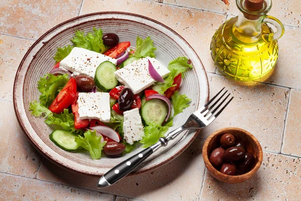 新鮮な野菜とフェタチーズのギリシャ サラダ — ストック写真