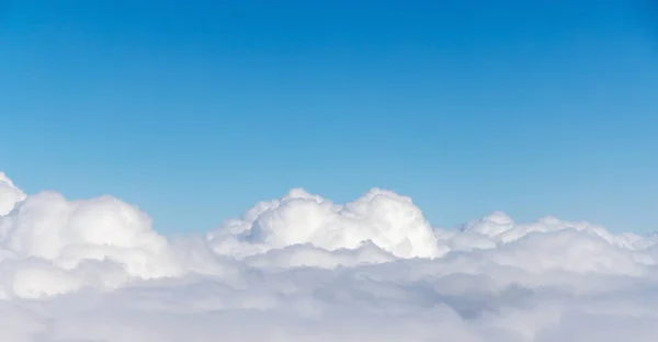 雲とコピースペースと晴れ空 — ストック写真