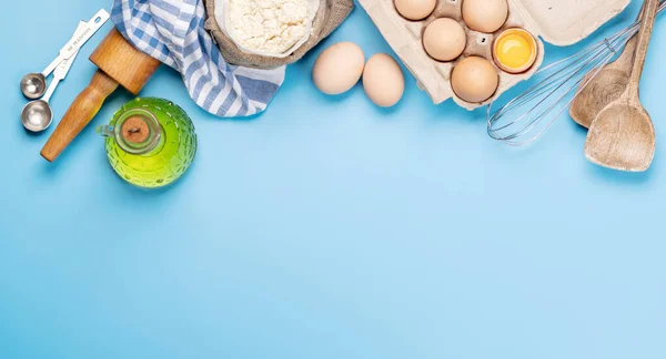 Koken Ingrediënten Gebruiksvoorwerpen Blauwe Achtergrond Vlakke Lay Met Kopieerruimte — Stockfoto