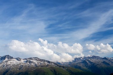 İsviçre 'de kar yağan Alpler' in panoramik manzarası
