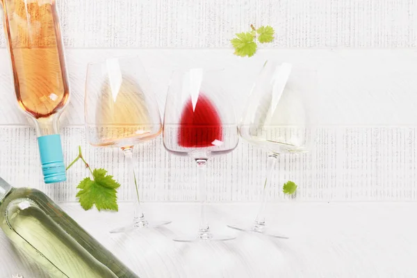 White Rose Red Wine Glasses Bottles Flat Lay Copy Space — Stock Photo, Image
