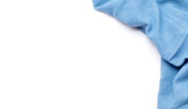 Mutfak masa örtüsü. Beyaz arka planda izole edilmiş yemek havlusu. Üst görünüm düzlüğü kopyalama alanı ile yatıyordu