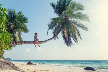 Palm Beach 'te genç bir kız. Yaz tatili