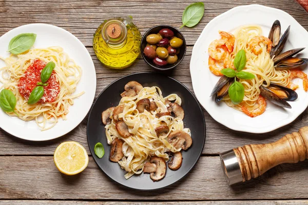 Várias Massas Italianas Frutos Mar Cogumelos Molho Tomate Massas Espaguete — Fotografia de Stock
