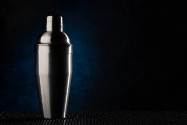Cocktail Shaker Dark Background Copy Space — Stock Photo, Image