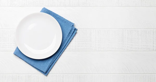 Empty Plate Towel Wooden Table Top View Flat Lay Copy — Stock Photo, Image