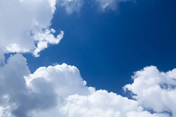 Blue Sunny Sky Clouds Copy Space Center — Stock Photo, Image