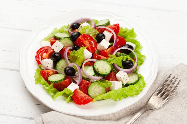 Taze Sebzeli Klasik Yunan Salatası — Stok fotoğraf