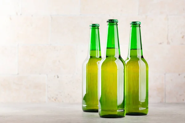 Drei Bierflaschen Mit Kopierraum — Stockfoto