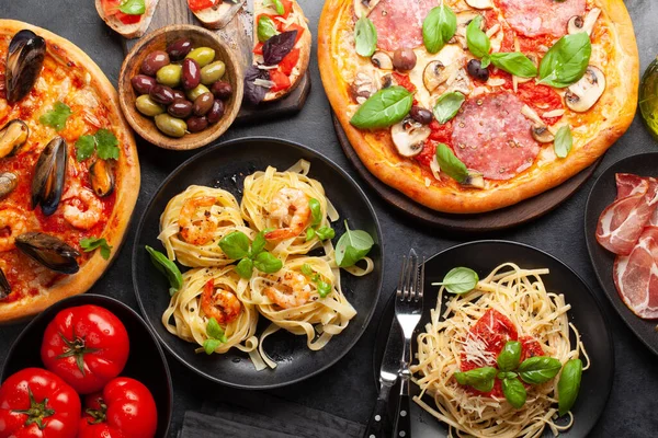 Italian Cuisine Pasta Pizza Olives Antipasto Toasts Flat Lay — Stock Photo, Image