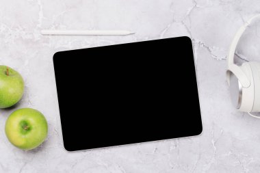 Boş ekranlı tablet. Kopyalama alanı olan düz