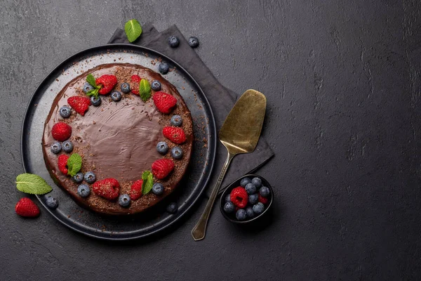 Chocolate Cake Dessert Fresh Berries Flat Lay Copy Space — Stock Photo, Image