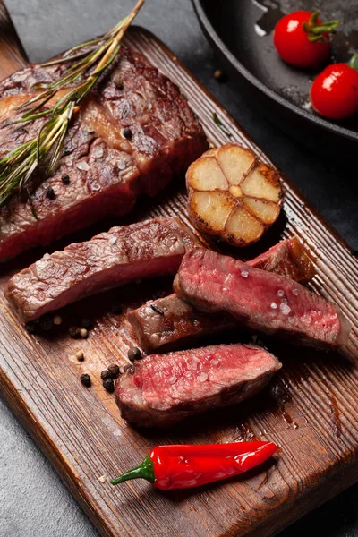 Baharatlı Otlu Izgara Biftek — Stok fotoğraf