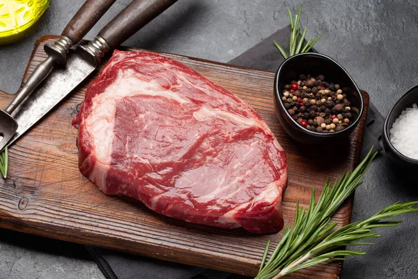 Raw Ribeye Steak Cutting Board Barbecue Cooking — Fotografia de Stock