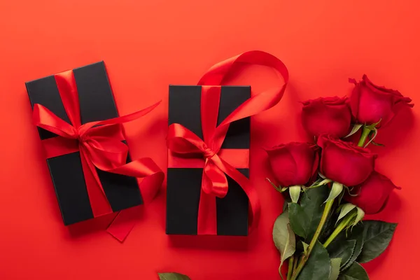 Tarjeta Felicitación Del Día San Valentín Con Flores Rosas Piso — Foto de Stock