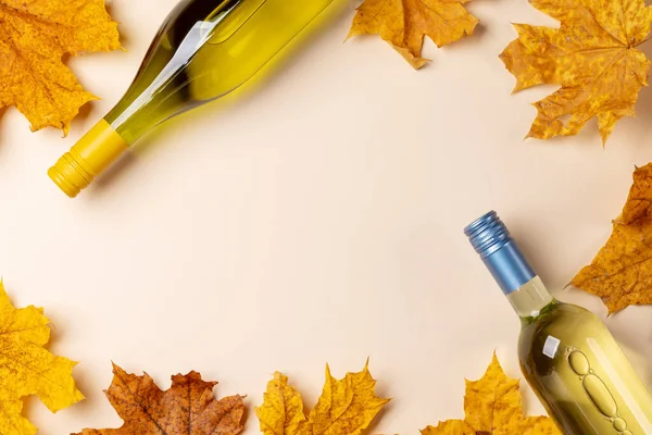 White Wine Bottles Autumn Leaves Flat Lay Copy Space — Stock Photo, Image