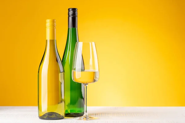 White Wine Bottles Glass Front Yellow Background Copy Space — Stock Photo, Image