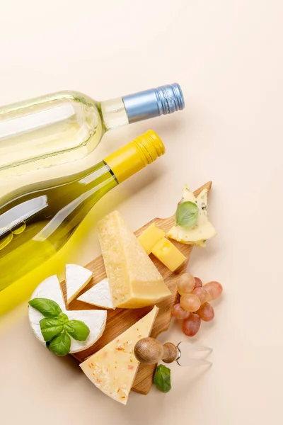 Various Cheese Board White Wine Flat Lay Copy Space — Stock Photo, Image