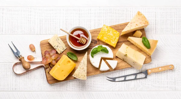 Various Cheese Wooden Board Flat Lay Copy Space — Foto de Stock