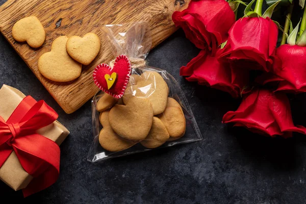Carte Saint Valentin Avec Biscuits Forme Coeur Fleurs Roses Coffret — Photo