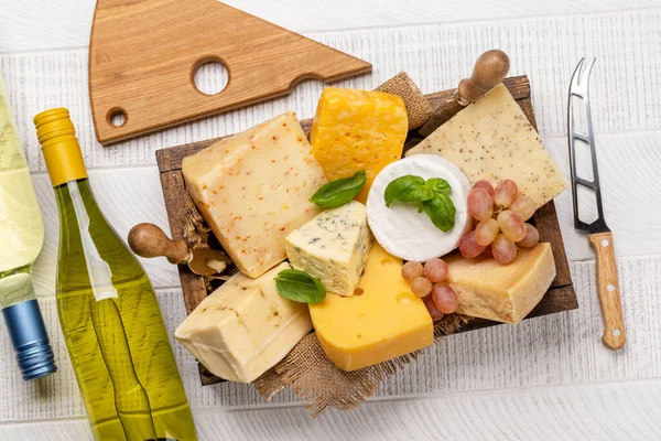 Various Cheese Board White Wine Flat Lay — Fotografia de Stock