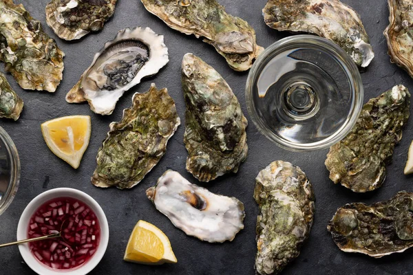 Fresh Oysters Glasses Sparkling Wine Flat Lay — Stock Photo, Image