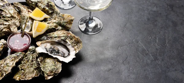 Fresh Oysters Glasses Sparkling Wine Copy Space — Stockfoto