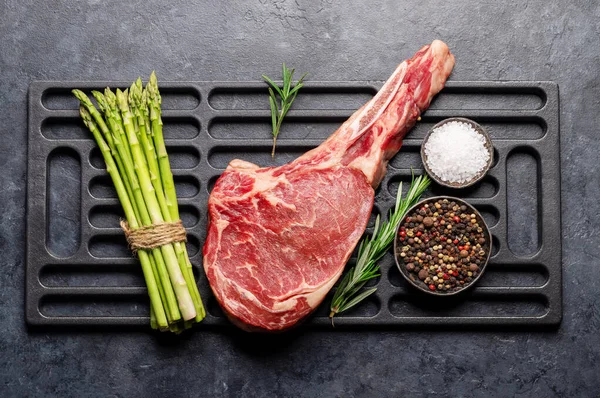 Raw Tomahawk Beef Steak Spices Ready Grilling Flat Lay — Stock Photo, Image