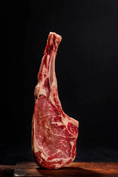 Rauwe Tomahawk Biefstuk Kruiden Klaar Grillen — Stockfoto