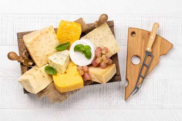 Various Cheese Wooden Box Flat Lay —  Fotos de Stock