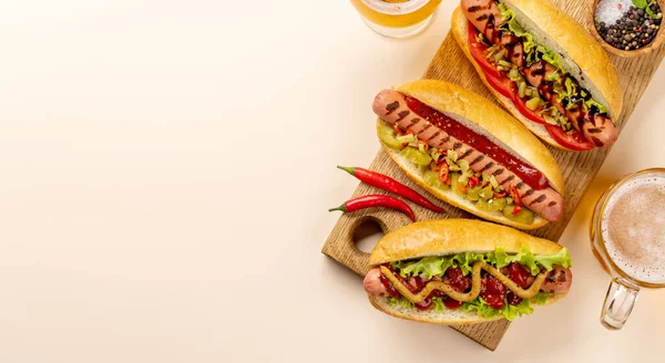 Various Hot Dog Beer Homemade Hotdogs Cutting Board Flat Lay — Stok fotoğraf