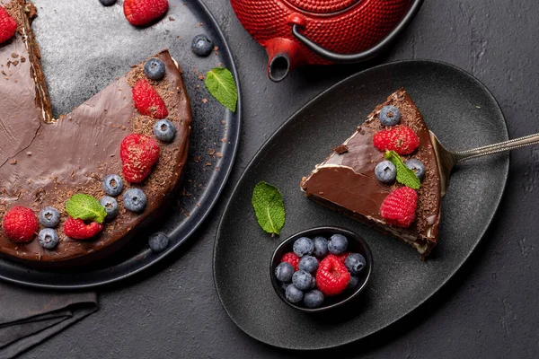 Chocolate Cake Dessert Fresh Berries Flat Lay — Stock Photo, Image