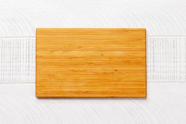 Planche Découper Bois Sur Table Cuisine Blanche Pose Plate Avec — Photo
