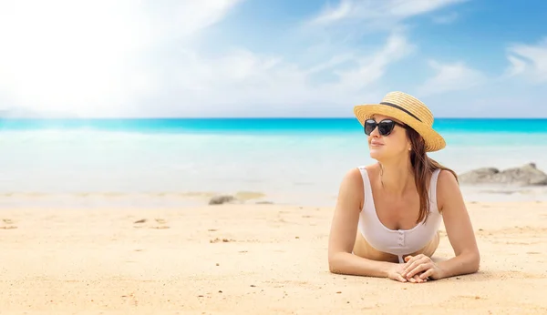 Woman Lying Sea Beach Enjoying Relaxing Summer — Stock Photo, Image