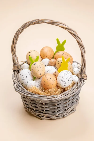 Easter Eggs Basket Rabbit Decor Beige Background — Stock Photo, Image