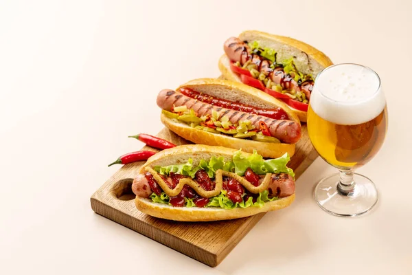 Various Hot Dog Beer Homemade Hotdogs Cutting Board Copy Space — Zdjęcie stockowe