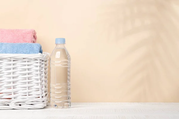 Water Bottle Bathroom Towels Table Space Your Product Text Spa — Stock Photo, Image
