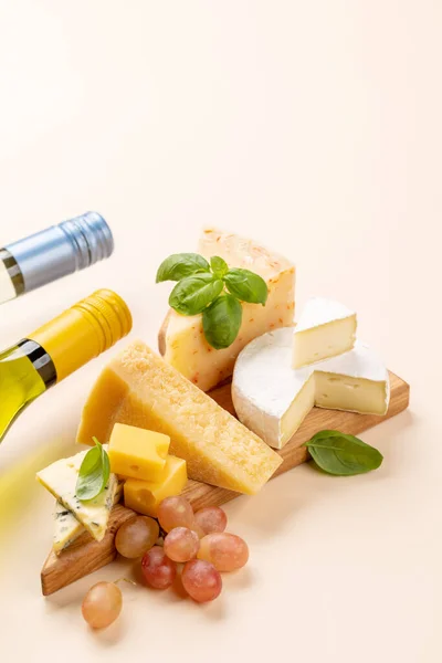 Various Cheese Board White Wine — Fotografia de Stock