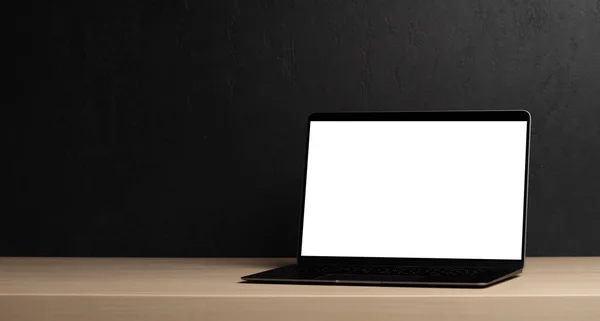 Laptop Pustym Ekranem Drewnianym Stole Miejscem Tekst Lub Aplikację — Zdjęcie stockowe