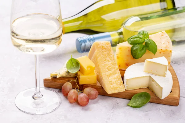 Various Cheese Board White Wine — Stockfoto