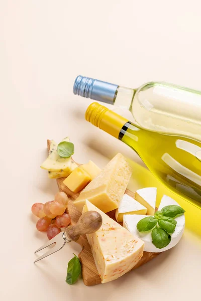 Various Cheese Board White Wine — Fotografia de Stock