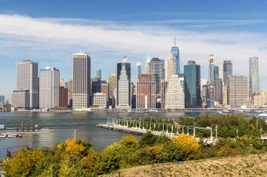 New York City silueti. Manhattan ve Brooklyn Gökdelenleri Panorama