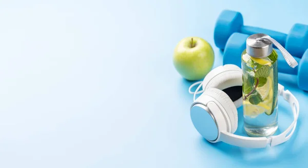 Zdrowy Styl Życia Sport Koncepcja Diety Hantle Słuchawki Zdrowy Napój — Zdjęcie stockowe
