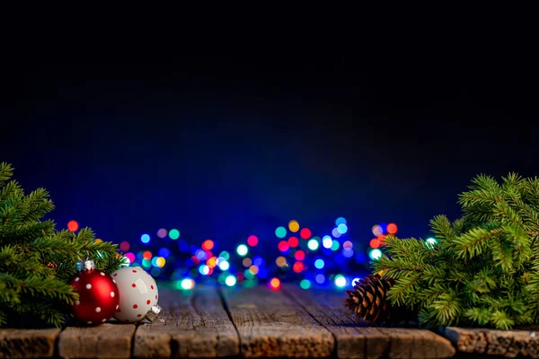 Weihnachtsbaumzweig Mit Dekor Und Girlanden Bokeh — Stockfoto