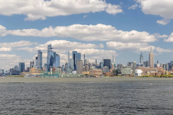 Manhattan Skyline New York Över Hudson River Visar Upp Imponerande — Stockfoto